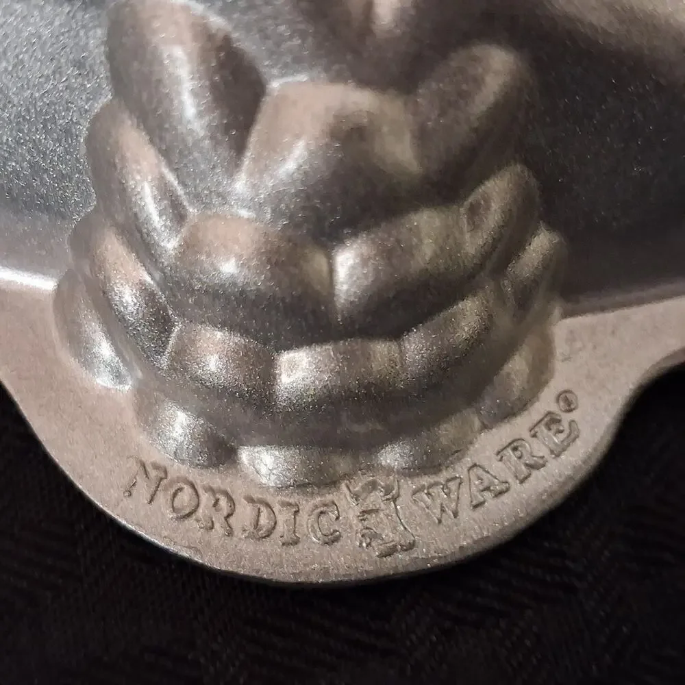 Nordic Ware Holiday Wreath Bundt Cake Pan Christmas 12